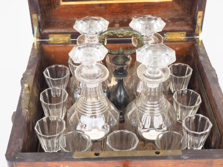 Cave à liqueur Restauration en palissandre et cristal (complète) : 4 f