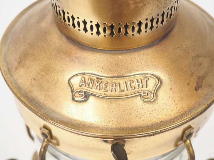 Lampe tempête en verre et laiton marquée Ankerlicht. H. 40 cm