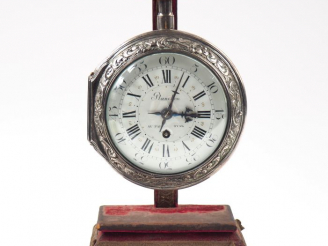 Vente aux enchères Montre de carosse XIXème en métal argenté en forme de montre de gousse