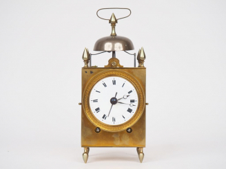 Vente aux enchères Pendule "capucine" début XIXème en laiton, cadran émaillé. (très bel é