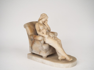 Vente aux enchères G. GAMBOGI. Groupe en albâtre "jeune fille au chien". Signé. Dim. 31,5