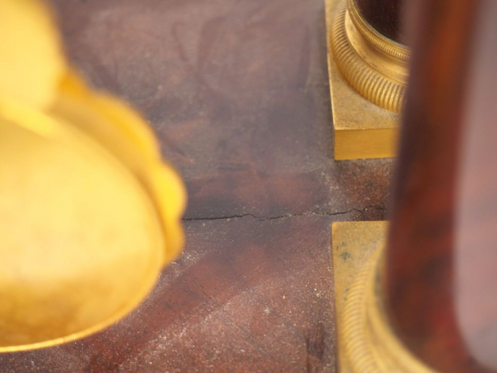 Pendule portique Empire en acajou et bronze doré, (petits accidents à 