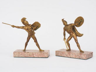Vente aux enchères Paire de sujets Napoléon III en bronze doré et marbre "guerriers antiq