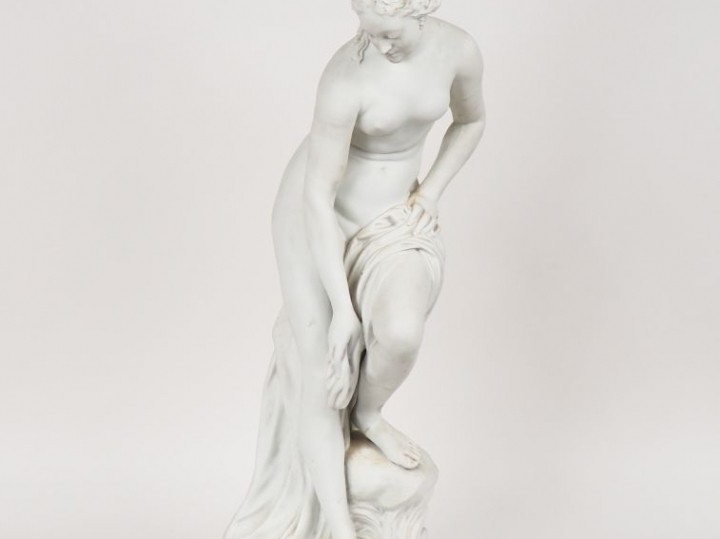 ALLEGRAIN.  "baigneuse" Grand sujet en biscuit Signée.  (fel de cuisso