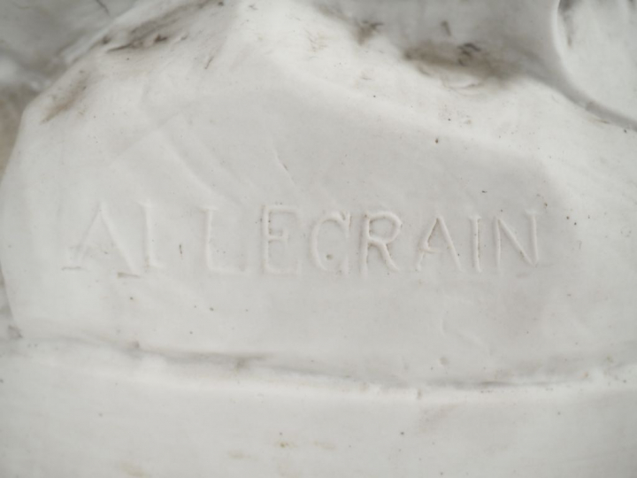 ALLEGRAIN.  "baigneuse" Grand sujet en biscuit Signée.  (fel de cuisso