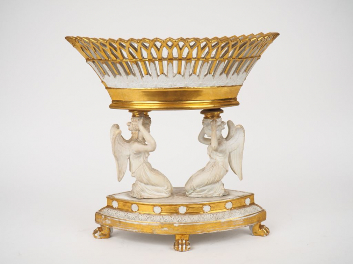 Jardinière XIXème en biscuit et porcelaine de Paris, à décor d'archang