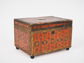 Vente aux enchères Boite à bijoux Restauration en bois et papier collé. Dim. 16 x 24 x 17