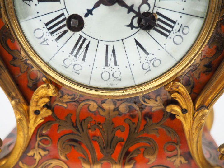 Garniture de cheminée de style Louis XV en marqueterie Boulle et métal