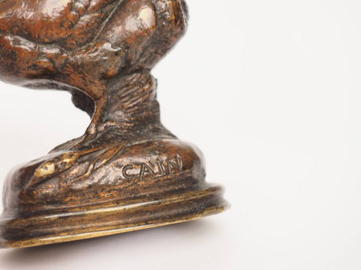 CAIN.  "le coq" Sujet en bronze à patine médaille. H. 10 cm