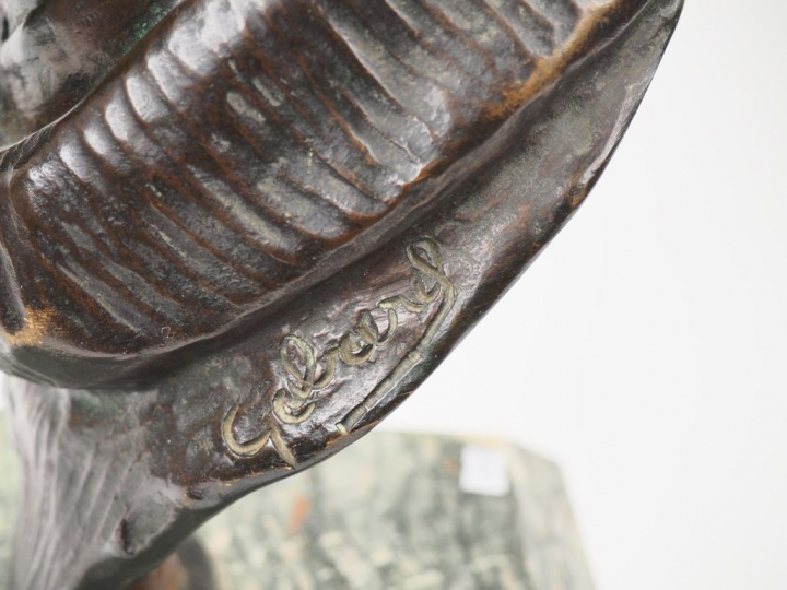 GALARD.  "portrait de jeune homme" Sculpture en bronze à patine brune 