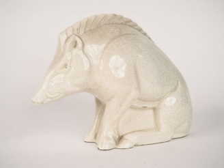 Vente aux enchères Sujet Art Déco en céramique craquelée "le sanglier".  Dim. 18 x 22,5 c