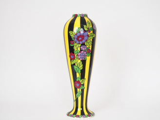 Vente aux enchères BOCH LA LOUVIERE.  Vase ovoïde Art Déco en céramique à décor de fleurs