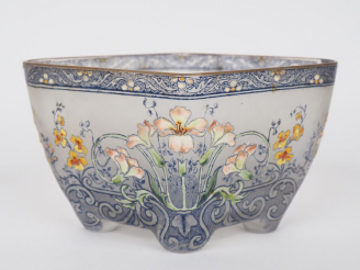 Vente aux enchères Vide poche Art Nouveau 1900 en verre émaillé à décor de fleurs polychr