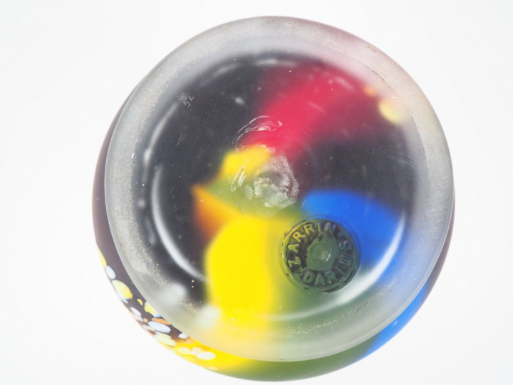 Darius ZARRIN.  Vase balustre en verre polychrome multicouche.  Signé.