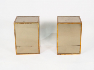 Vente aux enchères Paire de socles en miroir et laiton. Dim. 61,5 x 42 x 32 cm (accident 
