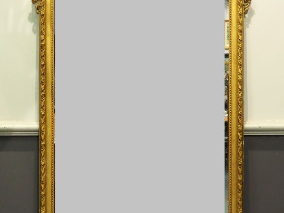 Glace de cheminée Napoléon III de style Louis XVI en bois et stuc doré