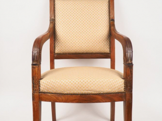 Vente aux enchères Paire de fauteuils XIXème en acajou et placage d'acajou, piétement sab