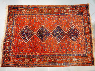 Vente aux enchères Tapis d'Orient Dim. 146 x 204 cm