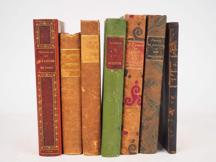 [ENVOIS AUTOGRAPHES]. ENSEMBLE DE 7 OUVRAGES dédicacés à l’écrivaine f