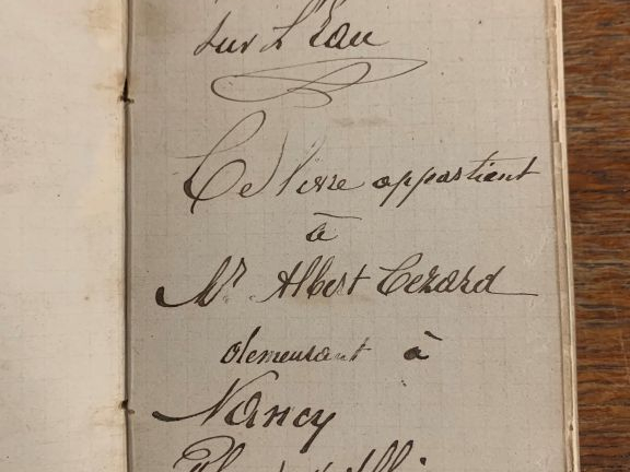 [PÊCHE]. CEZARD (Albert). MOUCHES VUES SUR L’EAU. Carnet petit in-12 v