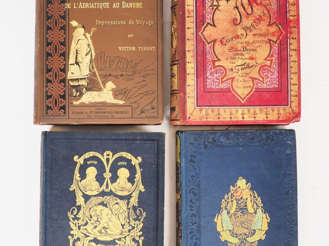 [CARTONNAGES DÉCORÉS]. ENSEMBLE DE 4 VOLUMES grand in-8 en percaline o
