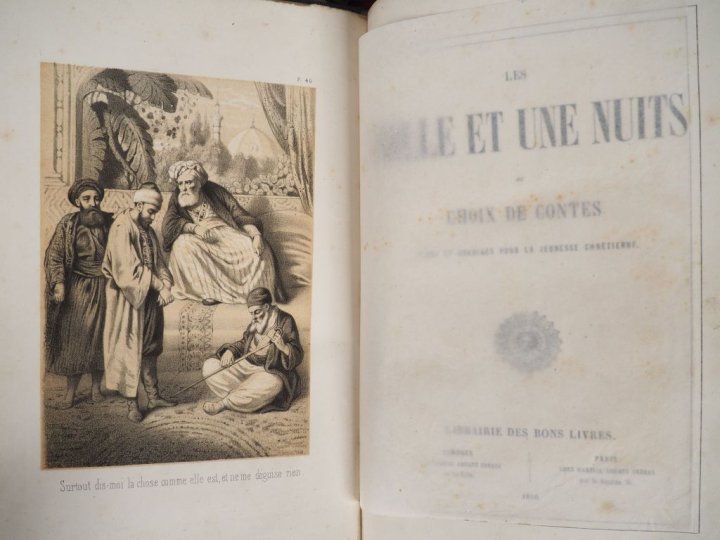 [CARTONNAGES DÉCORÉS]. ENSEMBLE DE 4 VOLUMES grand in-8 en percaline o