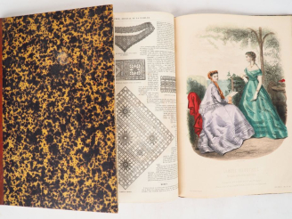 Vente aux enchères [COSTUME]. LA MODE ILLUSTRÉE. P., Firmin-Didot, 1867-68. 2 vol. in-fol