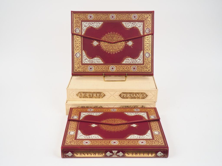 MONTESQUIEU. LETTRES PERSANES. P., Éditions de l’Ibis, 1966-67. Deux v