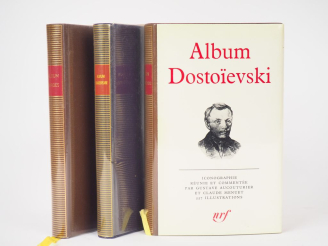Vente aux enchères [PLÉIADE]. ENSEMBLE DE 3 ALBUMS DE LA PLÉIADE. Paris, Nrf, Gallimard, 