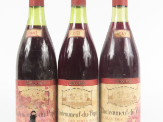 Vente aux enchères 3 BOUTEILLES CHÂTEAU FINES ROCHES CHÂTEAUNEUF DU PAPE NICOLAS - 1971 -
