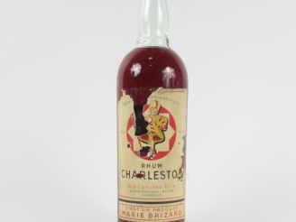 Vente aux enchères 1 VIEILLE BOUTEILLE (1 L) RHUM CHARLESTON MARIE BRIZARD - EA