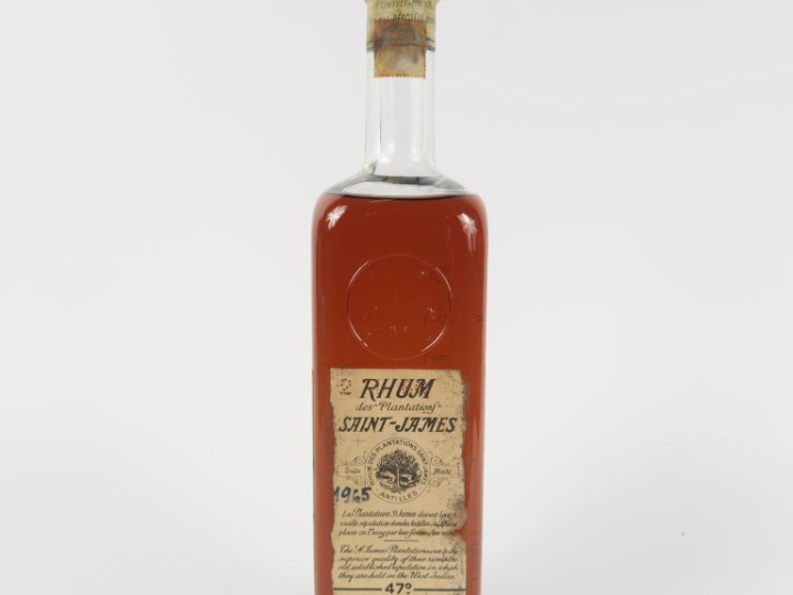 1 VIEILLE BOUTEILLE RHUM ST JAMES 47° - CAPS ETAIN/EA/MILLESIME MANUSC