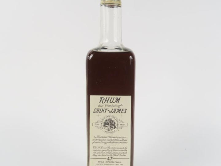 1 VIEILLE BOUTEILLE RHUM ST JAMES 47° - CAPS ETAIN