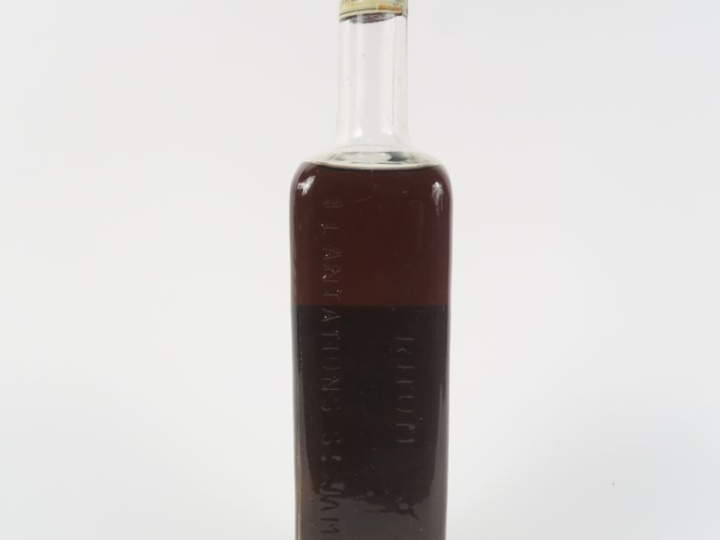 1 VIEILLE BOUTEILLE RHUM ST JAMES 47° - CAPS ETAIN