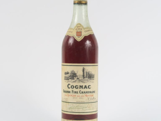 Vente aux enchères 1 VIEILLE BOUTEILLE COGNAC GRANDE FINE CHAMPAGNE 1er CRU DU LOGIS DE L