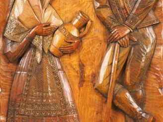 Vente aux enchères Remigio SOLER. "Paysans catalans". Panneau en bois sculpté signé en ba