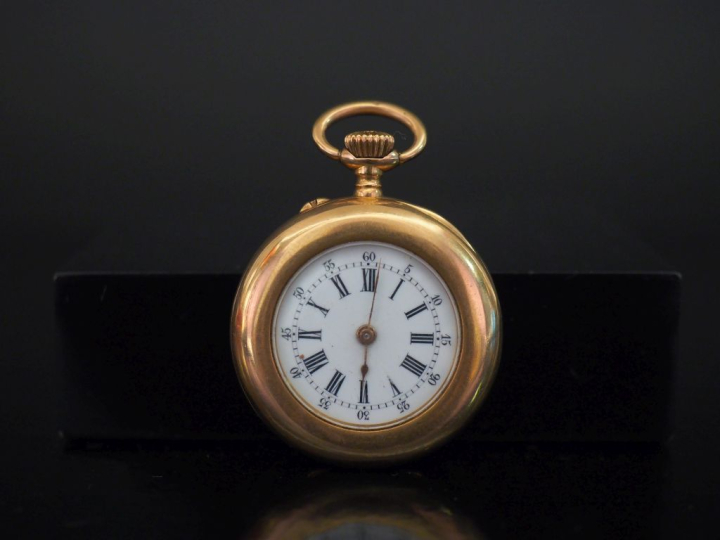 VACHERON CONSTANTIN Montre de col en or jaune 750. Cadran à chiffres r