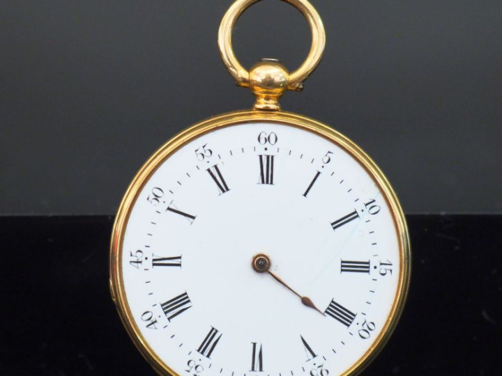 ROBERT-ROCHE, à Nimes Montre de col en or jaune 750. Cadraon à chiffre