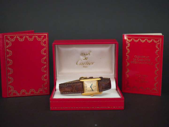 CARTIER, Must Montre bracelet de dame, modèle "Tank". Cadran rectangul