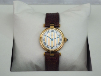 Vente aux enchères CARTIER, Must Montre bracelet de dame, modèle "Vendôme". Boitier en ar
