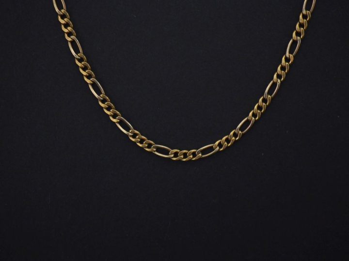 Collier souple en or jaune 750, maille figaro. Long. 47 cm Poids. 13,5