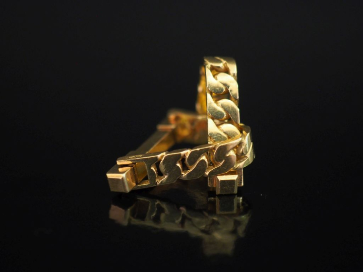 Paire de boutons de manchettes en or jaune 750, maille gourmette. Poid