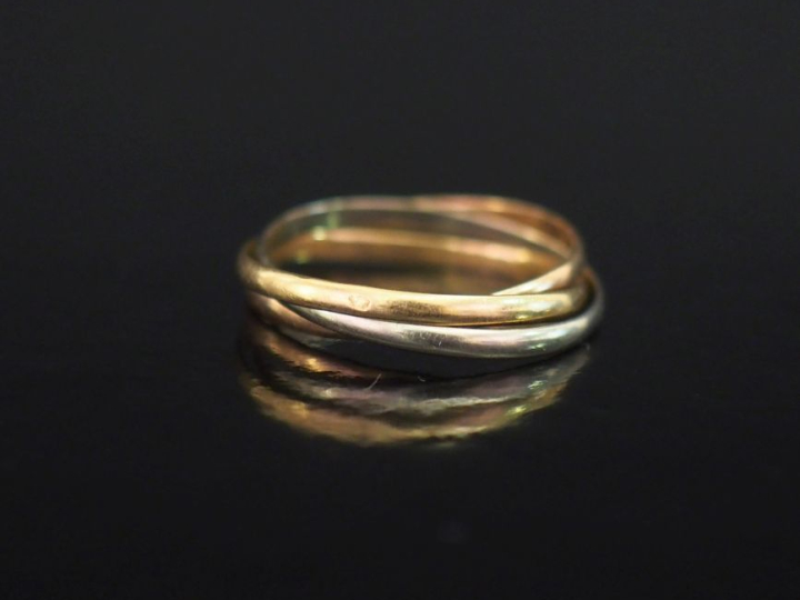 Bague trois anneaux trois ton d'or 750. TDD. 52 Poids. 1,66 g   