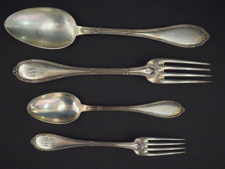 Partie de ménagère de style Louix XVI en argent 925, poinçon Minerve, 