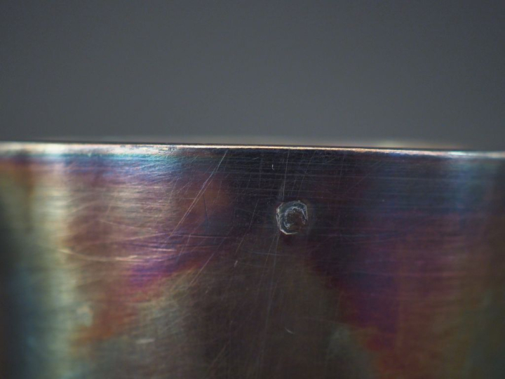 Timbale à fond plat de style Louis XV en argent 925, poinçon Minerve, 