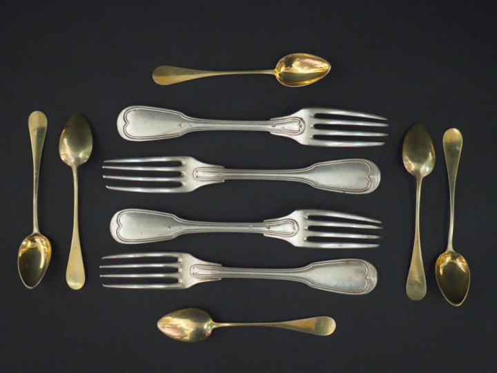 Ensemble comprenant :  - une suite de quatre fourcette en argent 925, 