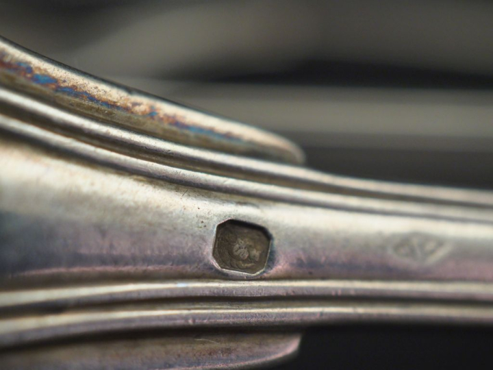 Ensemble comprenant :  - une suite de quatre fourcette en argent 925, 