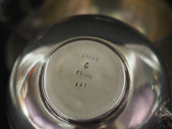 ADRADAS Suite de sept tasses et leur sous-tasse en argent espagnol 916