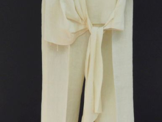 Vente aux enchères Inès de La FRESSANGE, Tailleur en lin (100%) blanc, comprenant :  - un