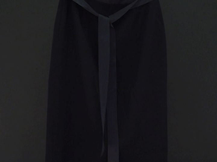 Inès de La FRESSANGE,  Tailleur en laine noir, comprenant :  - un vest